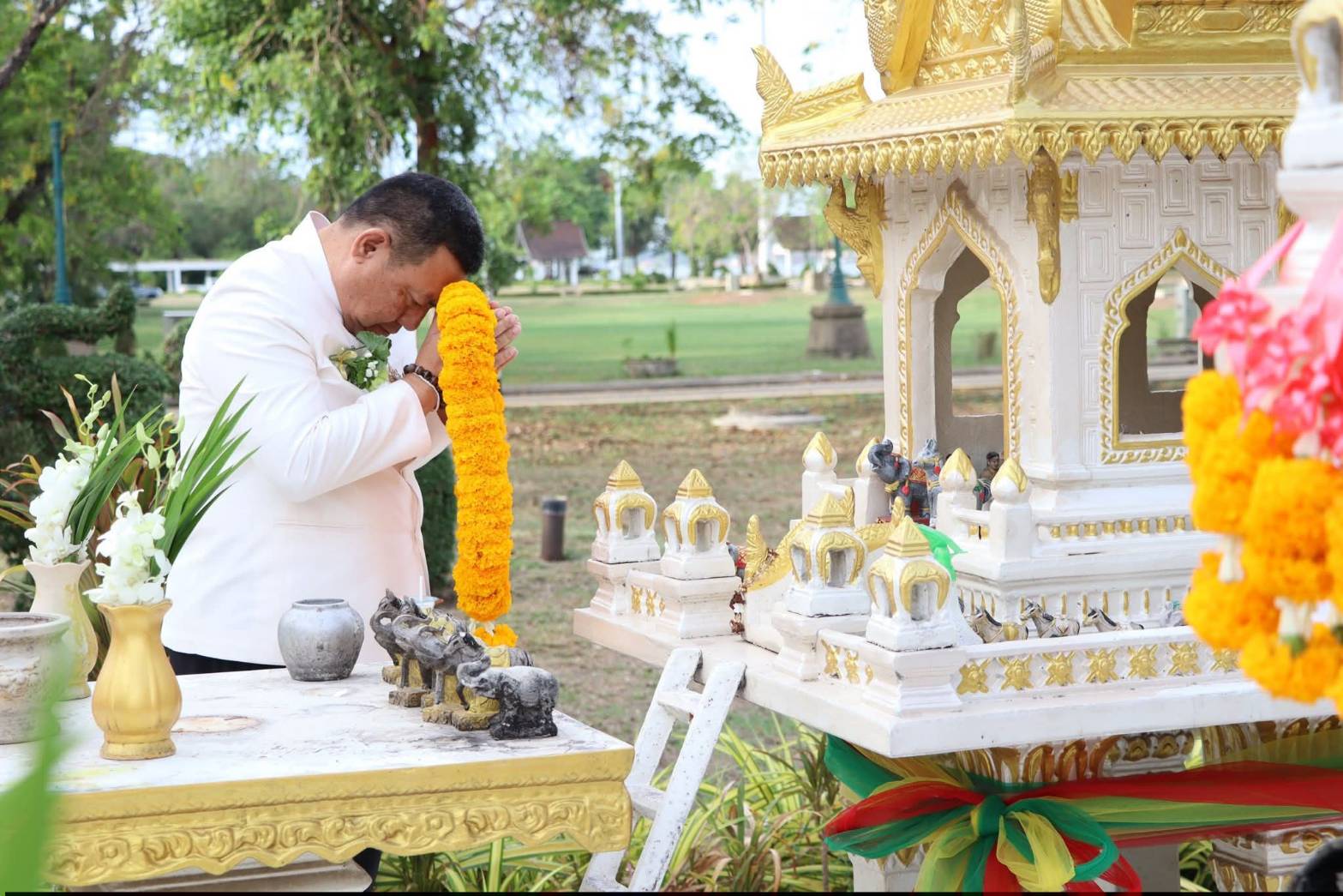 title - ศูนย์ส่งเสริมและพัฒนาอาชีพเสริมนอกภาคการเกษตร โดย สำนักงานการปฏิรูปที่ดินเพื่อเกษตรกรรม จัดโครงการพัฒนาบุคลากรเพื่อเพิ่มประสิทธิภาพการดำเนินงานด้านศิลปหัตถกรรม กิจกรรมไหว้ครูช่าง ณ ชั้น 2 อาคารพระมิ่งขวัญ ศูนย์ส่งเสริมและพัฒนาอาชีพเสริมนอกภาคการเกษตร (ศูนย์ศิลปาชีพบางไทรฯ (เดิม))